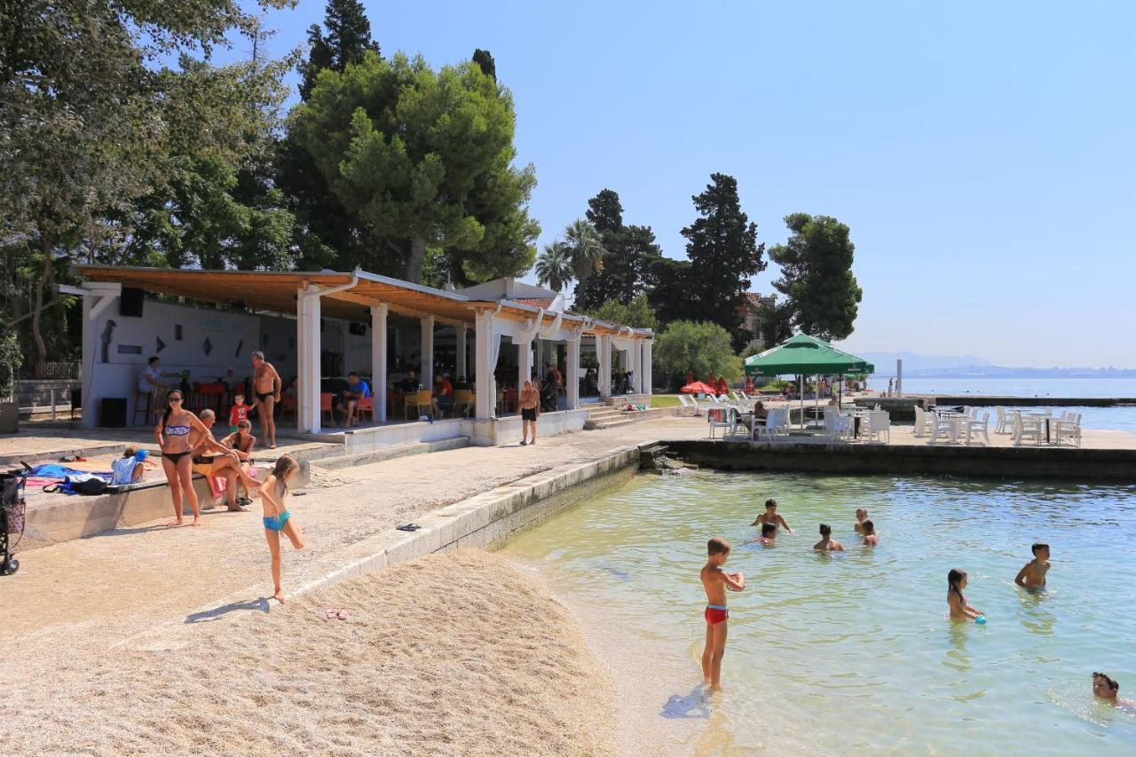 Apartments With A Parking Space Kastel Luksic, Kastela - 21073 Exterior foto